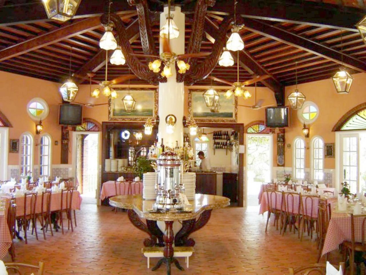 -Vista interna do Restaurante Casa Rosa - Ilha do Bernardo